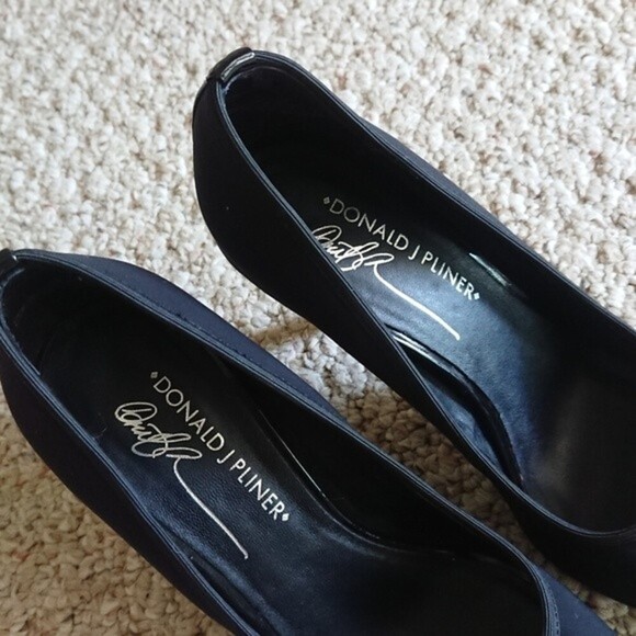 DONALD J PLINER FATIMA BLACK PEEP TOE HEELS -SIZE 7M - Picture 6 of 10